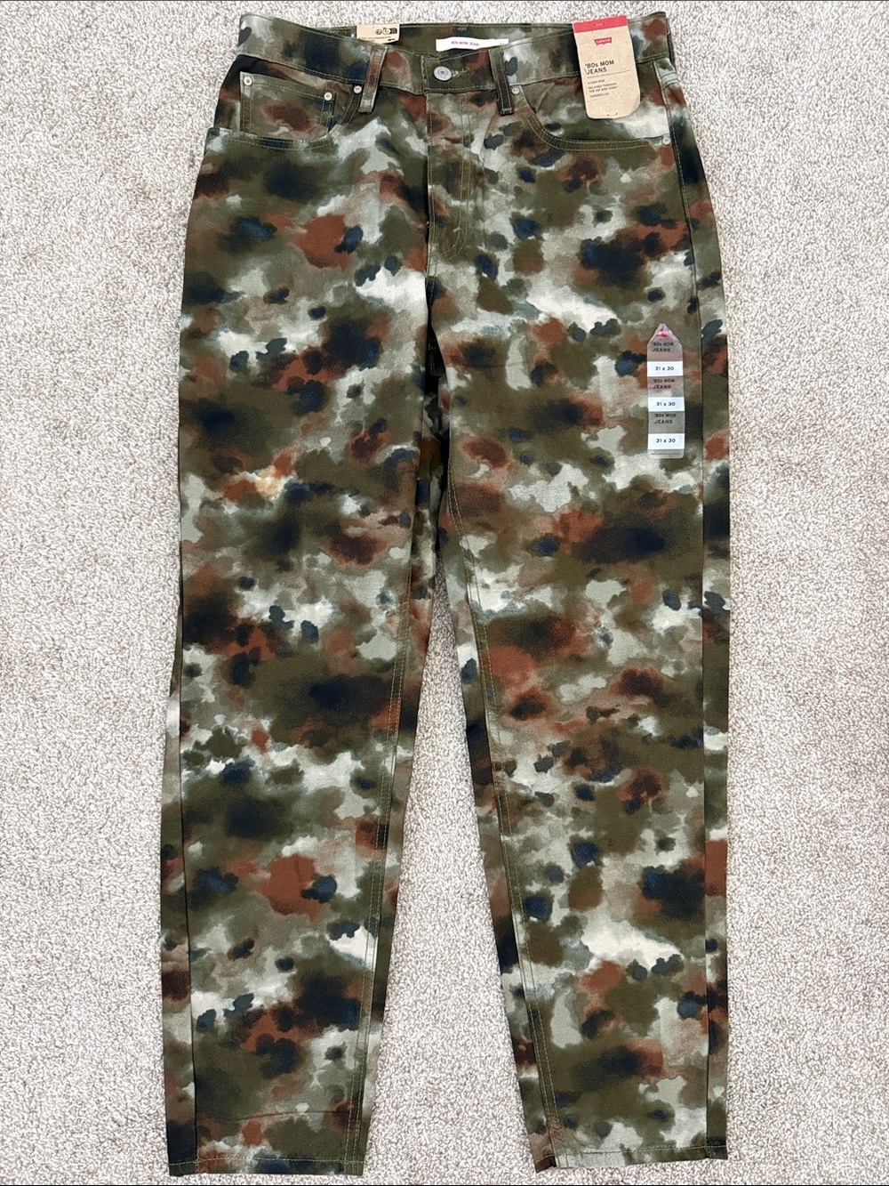 NWT Levi’s ’80s Mom Jeans High Rise Tapered Watercolor Camo Pattern